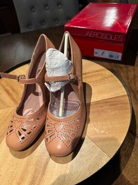 AEROSOLES Women's Tan Mary Jane Heels with Perforated Cutouts